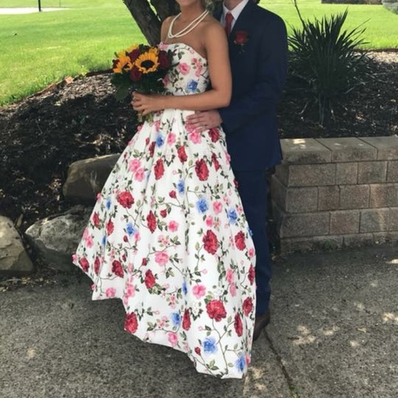 Sherri Hill Spring 2018 Prom Dress - Picture 6 of 7